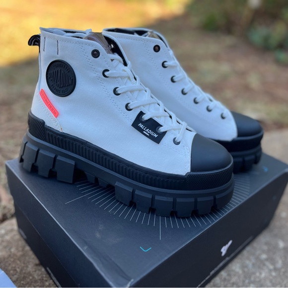 Shoes - 🆕. Palladium boots Women’s 9/ Men’s 7.5.